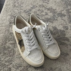 Sneakers size 6/12 like brand new ! Worn once